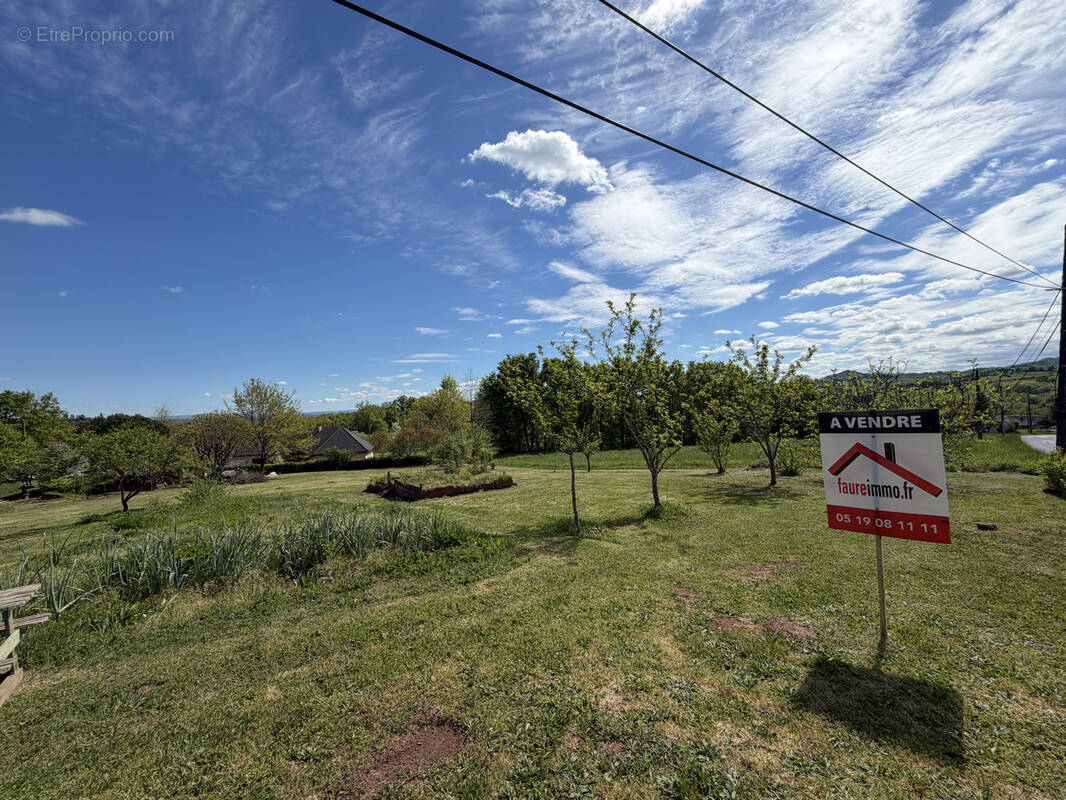 Terrain à SAINT-CYR-LA-ROCHE