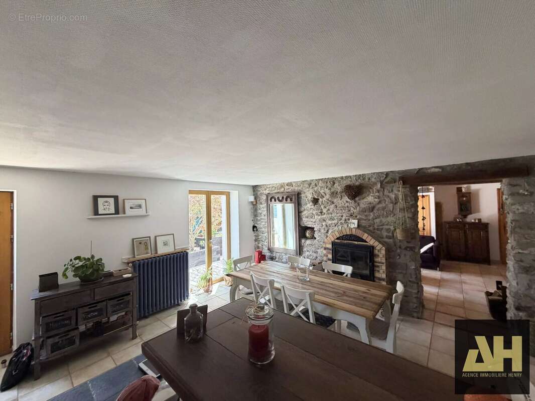 Maison à LE RELECQ-KERHUON