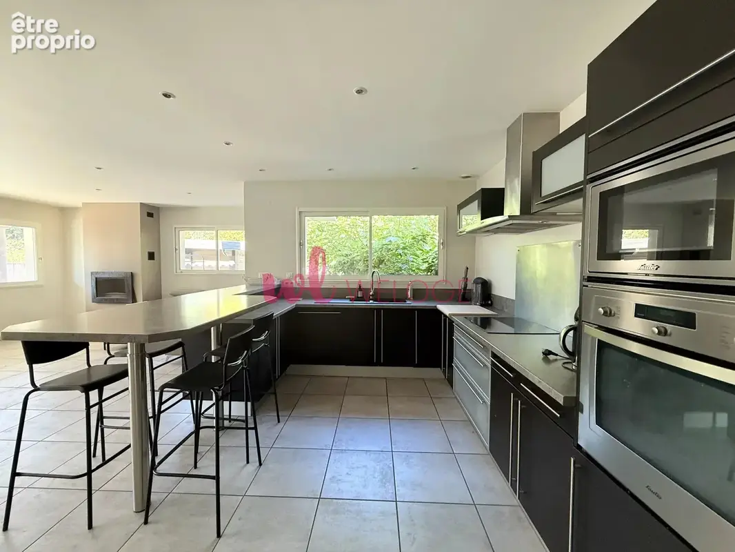 MAGESCQ — Maison contemporaine de plain-pied 125 m², piscine, pool house et double garage - photo 5