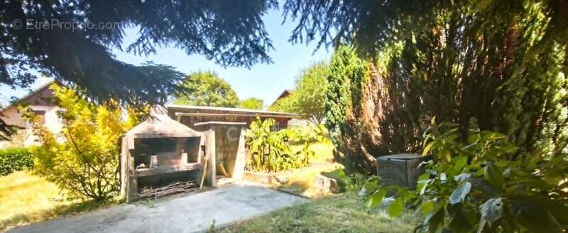 Chambéry-le-Vieux – Vue montagnes, grand jardin et maison aux multiples possibilités ! - photo 2