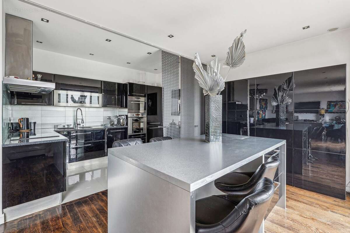 Appartement à NEUILLY-SUR-SEINE