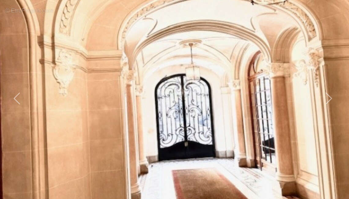 Appartement à PARIS-17E