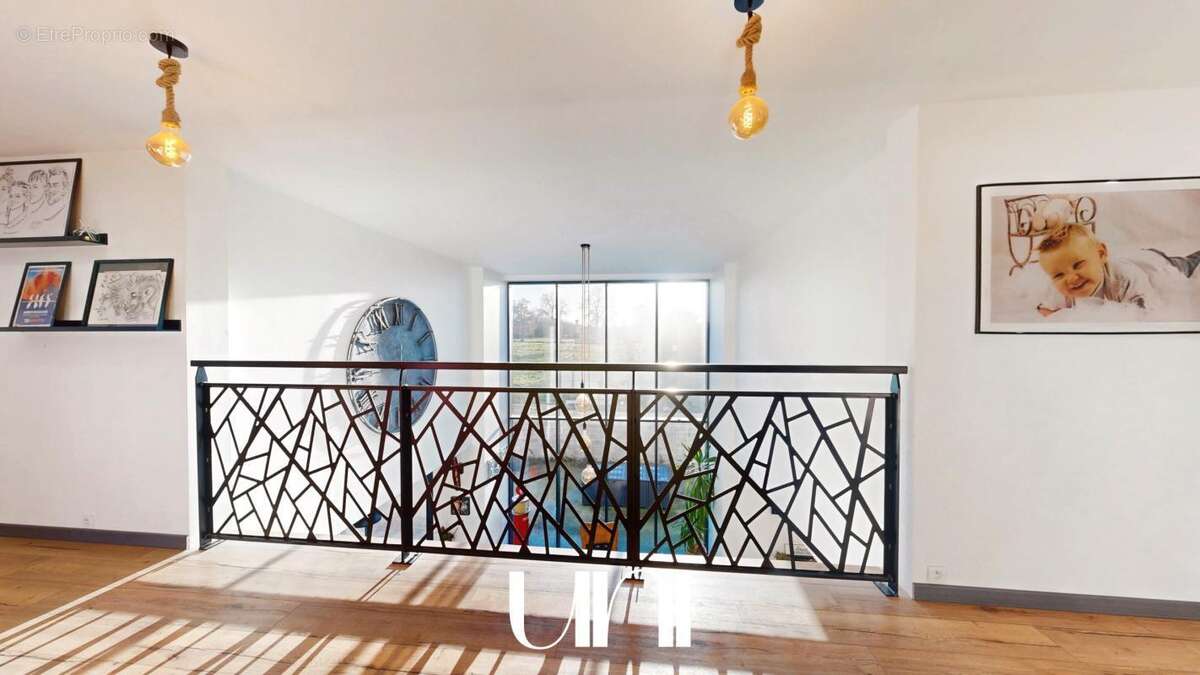 Maison 9 pièces 317 m2 avec terrasse - Saint-Loup-Hors - photo 8