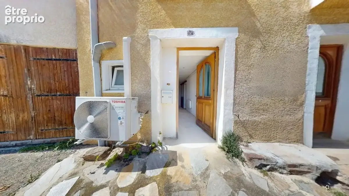 Ensemble de deux logements  SAINT MARTIN LA PLAINE (42) centre village - photo 2