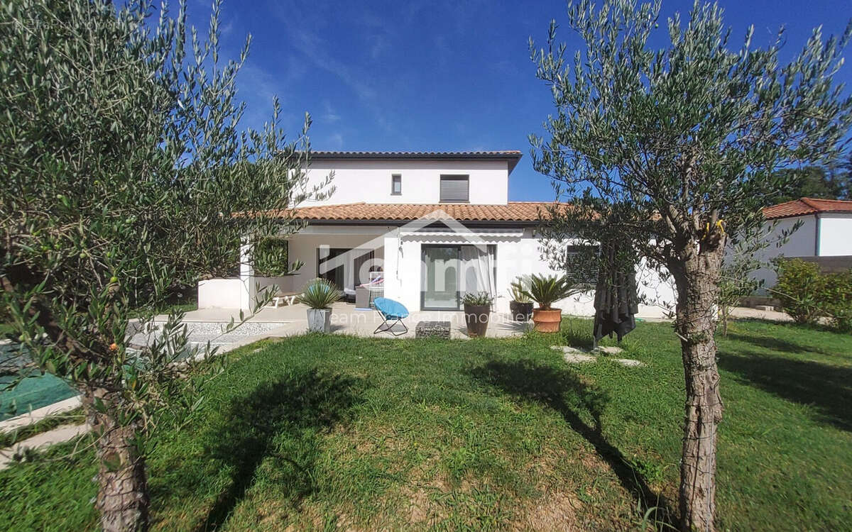 Maison à SAINT-HILAIRE-DE-BRETHMAS