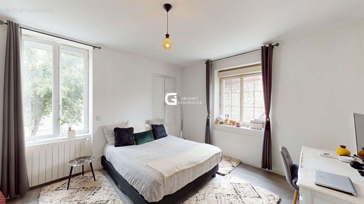 Maison Oyonnax 8 pièces 200 m2 - photo 8
