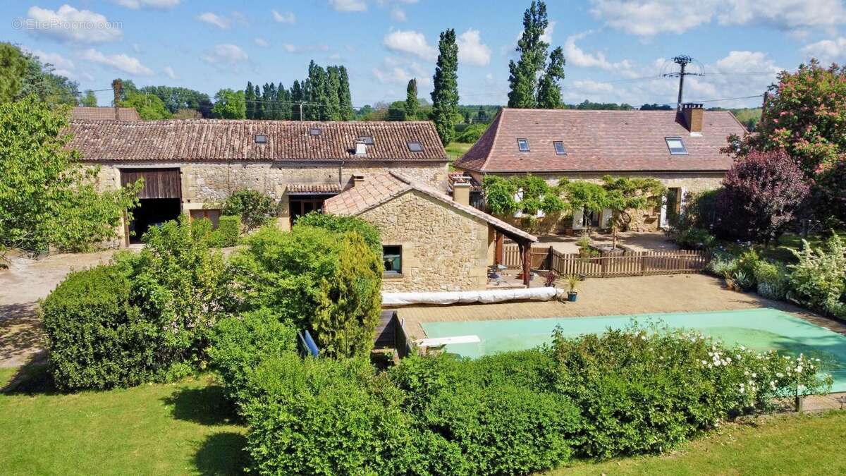 Maison à COURS-DE-PILE