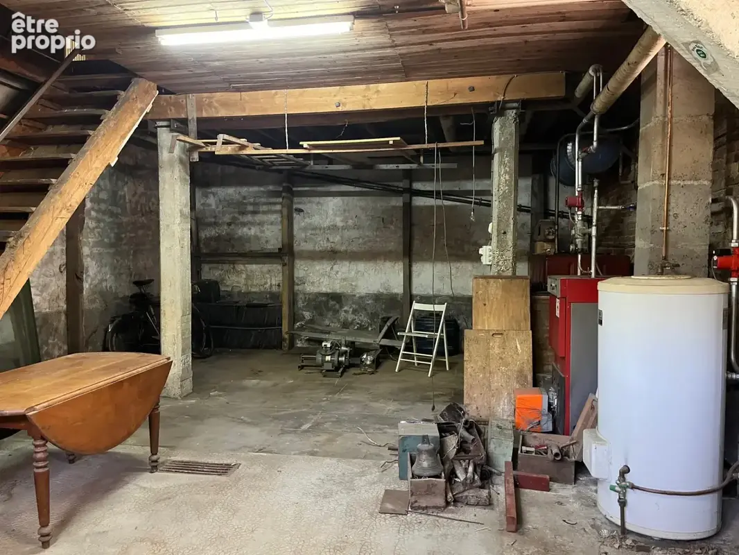 Coussac Bonneval Proche commerces, maison 5 pièces à rénover, garage et jardin. - photo 16