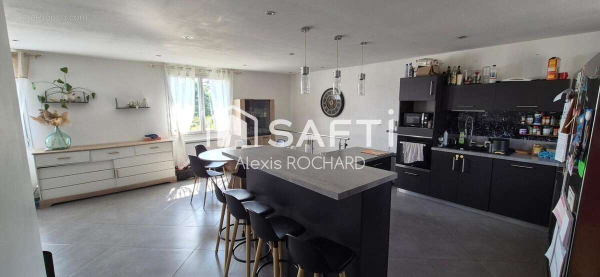 Maison 140 m² à Pindray  - photo 2
