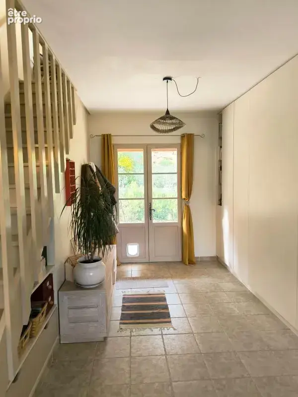 Villa sur terrain boisé avec dépendances + piscine - photo 9