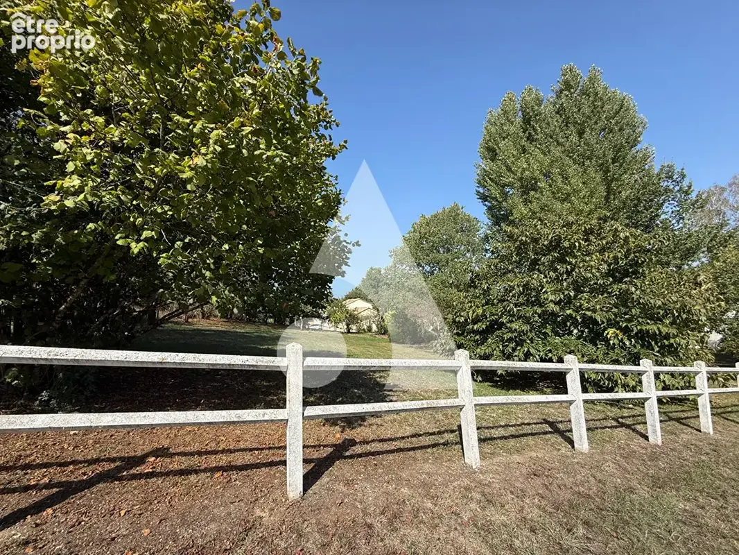 Terrain Fronsac 714 m2 constructible - photo 2