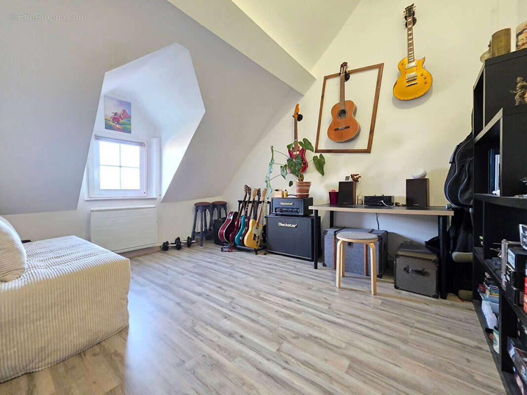 Maison à SAINT-JEAN-LES-DEUX-JUMEAUX