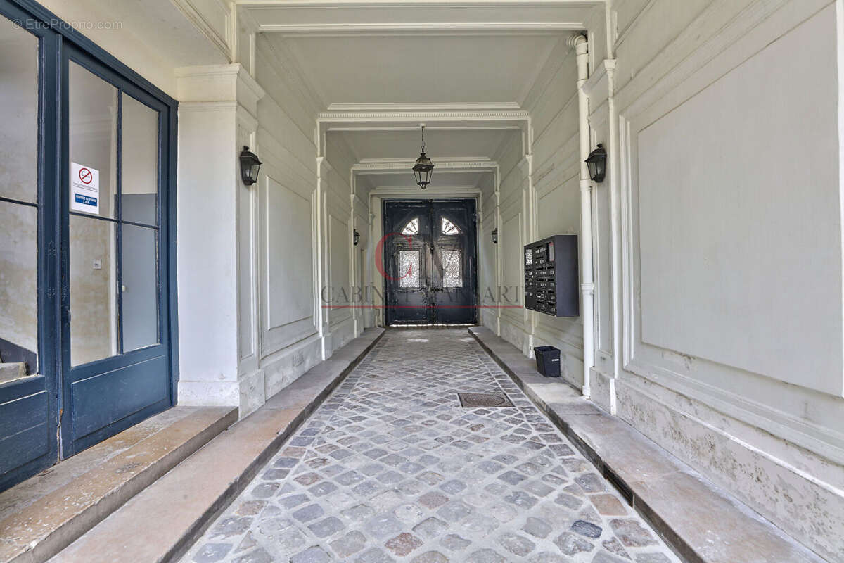 Commerce à VERSAILLES