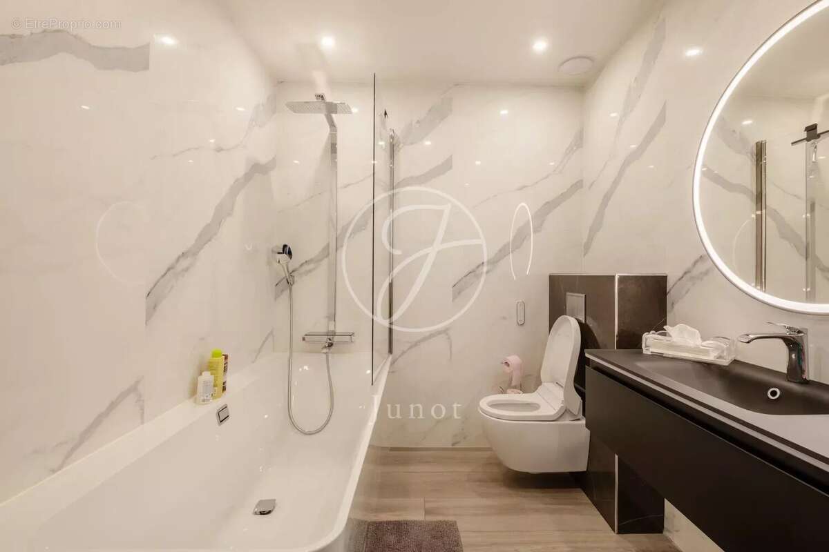 Maison à NEUILLY-SUR-SEINE