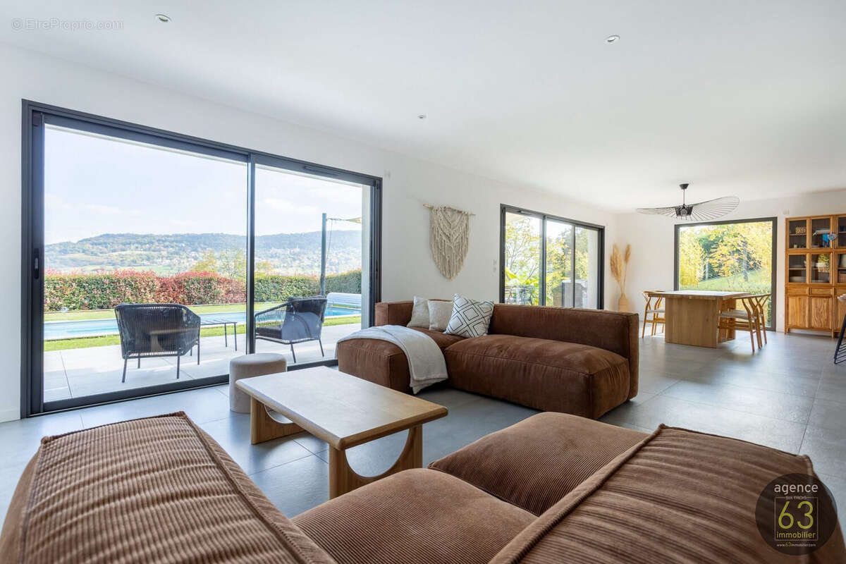 Maison à VEYRE-MONTON