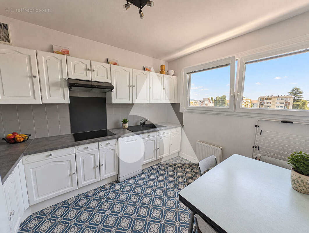 Appartement  lumineux - trois chambres - résidence calme et sécurisée - photo 3