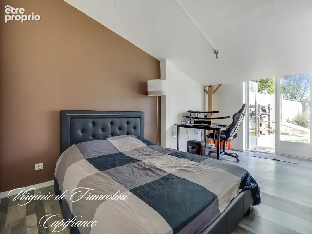 Centre-ville-Coteaux-A vendre belle maison 250 m²-Parcelle 970 m² -6 chambres - Piscine,3 terrasses, dépendance, jardin, garage - photo 14