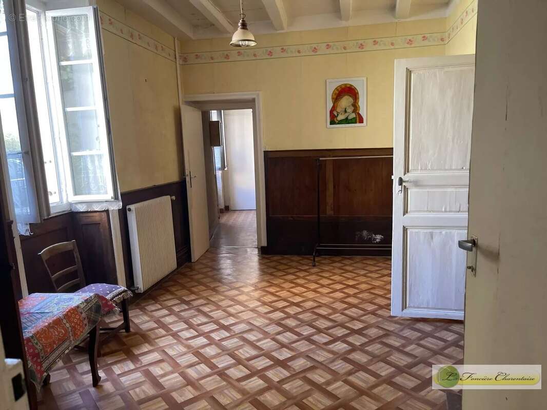 Appartement à Aigre  - photo 10