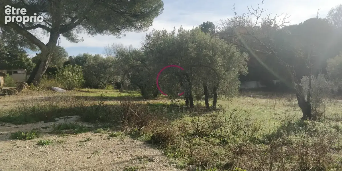 Terrain à VENTABREN