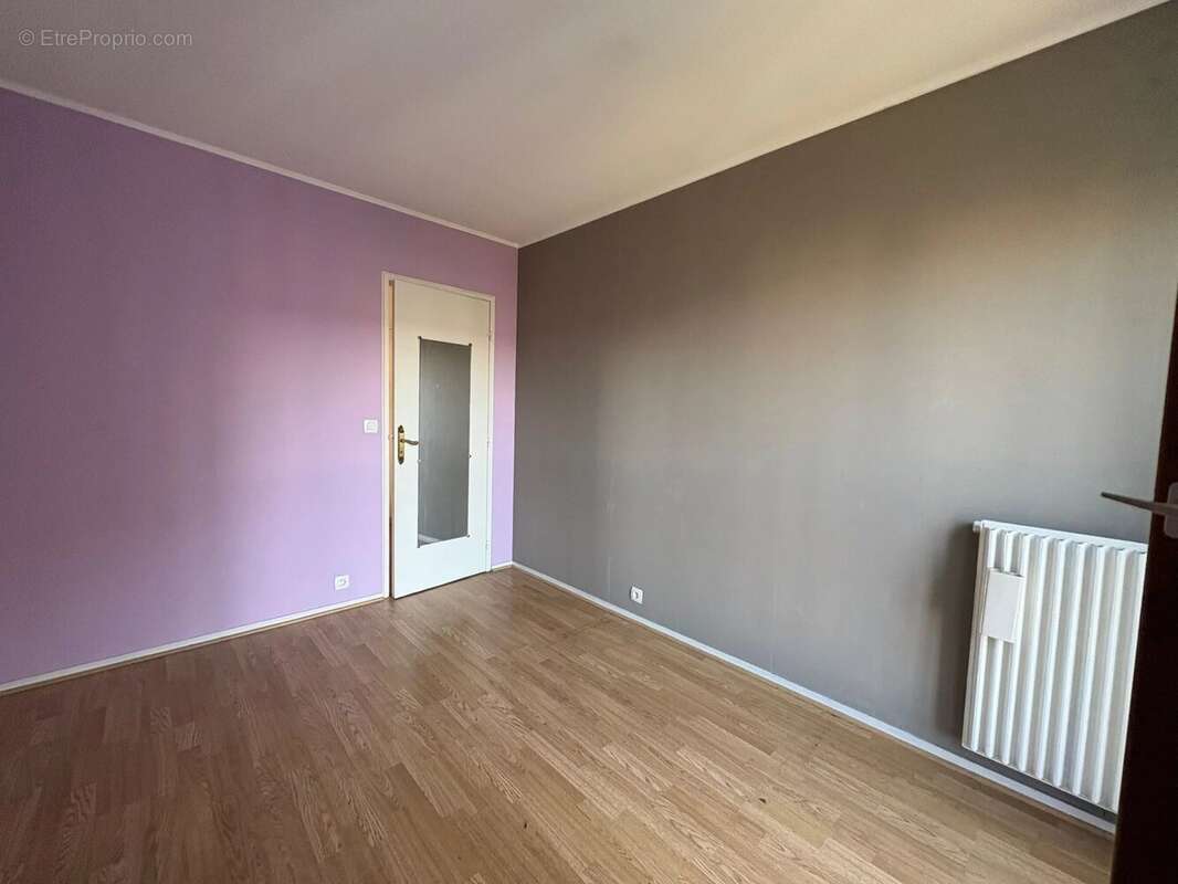 Appartement à LES CLAYES-SOUS-BOIS