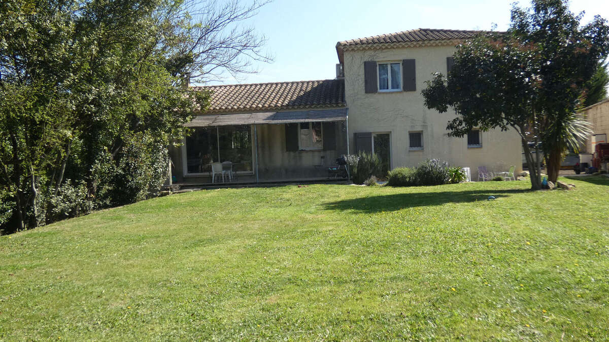 Maison à EYRAGUES
