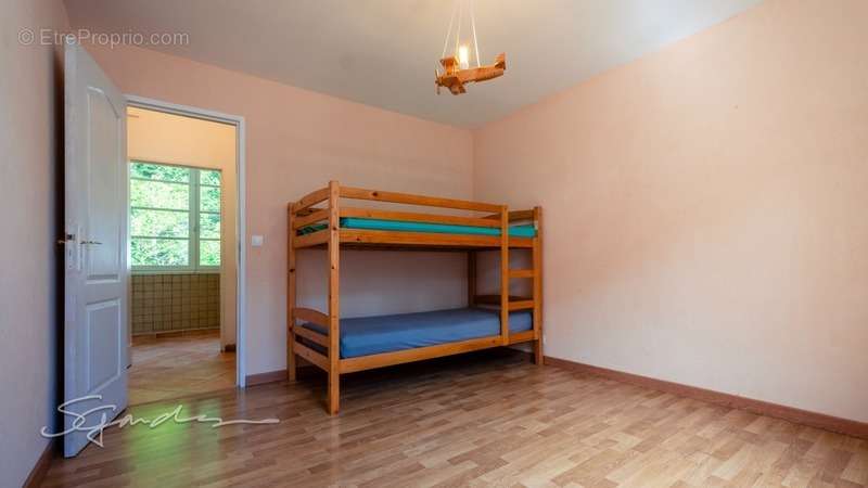 Appartement à EAUX-BONNES