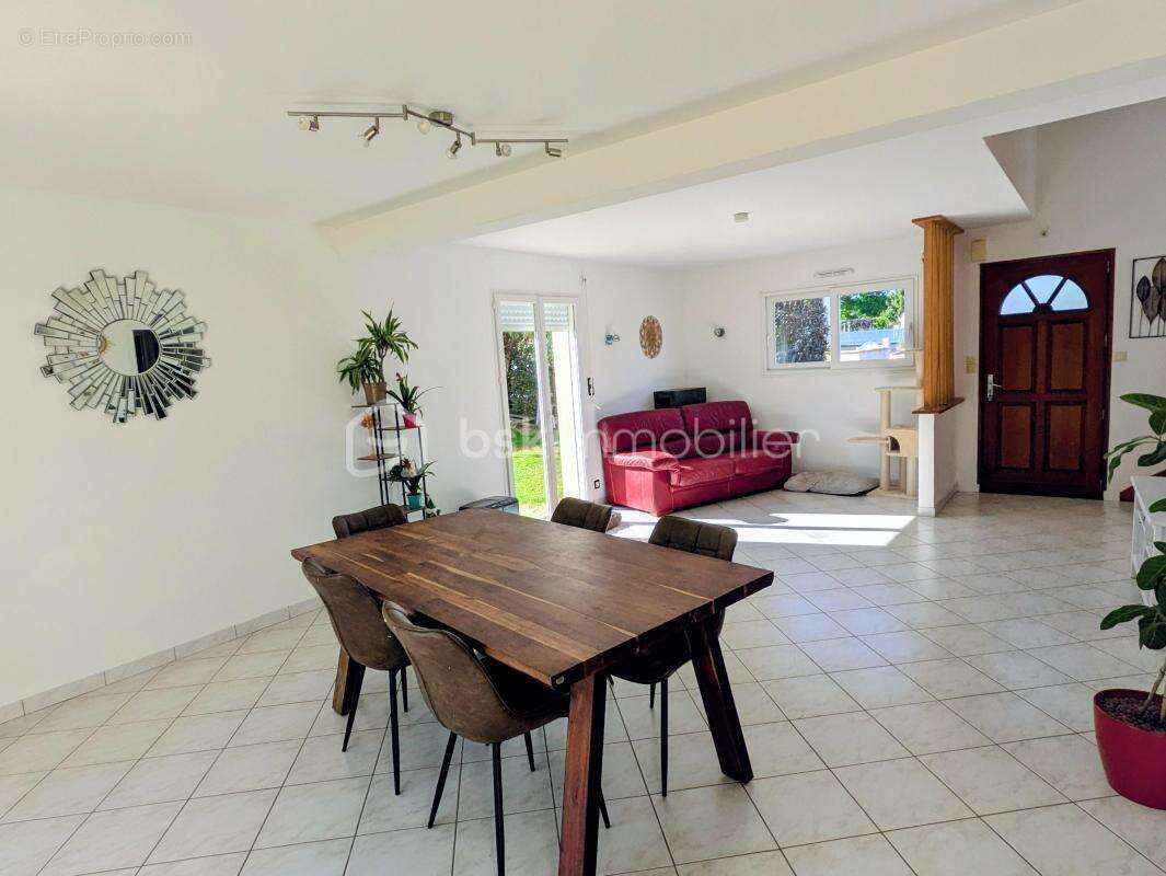 EN EXCLUSIVITÉ – Maison rare sur le marché – 4 chambres – Saint-Germain-du-Pinel – Sans vis-à-vis - photo 2