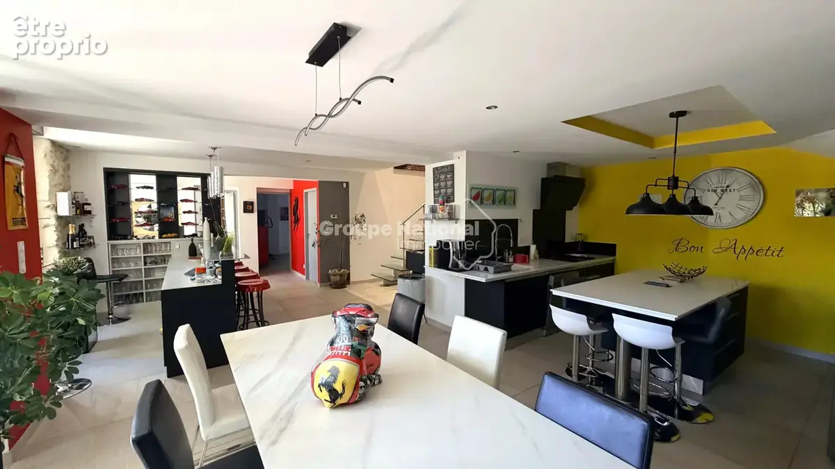 Bedarrides - mas renove en 2016 dans un magnifique parc arbore de 5 810 m² avec piscine,  4 garages - photo 13
