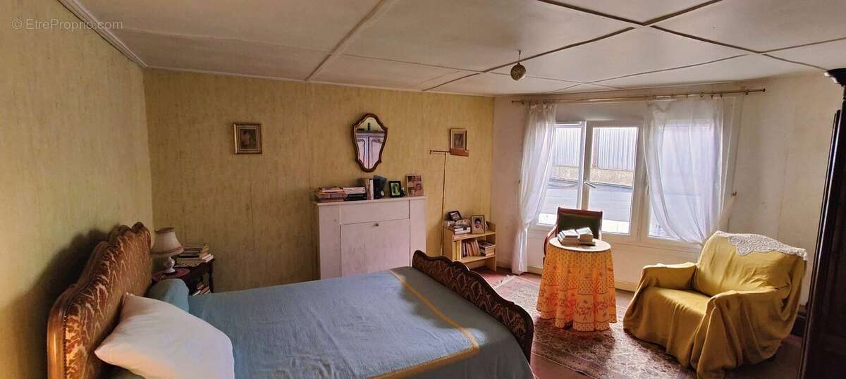 Appartement à CAUREL