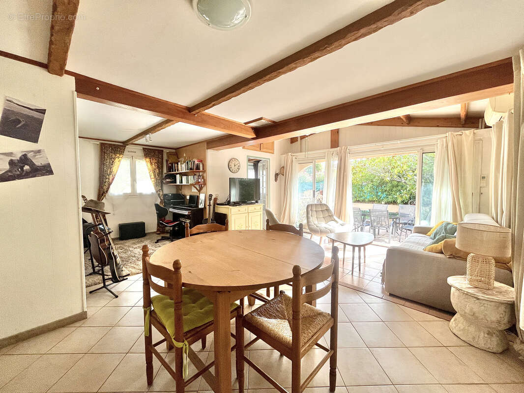 Maison à ROQUEBRUNE-SUR-ARGENS