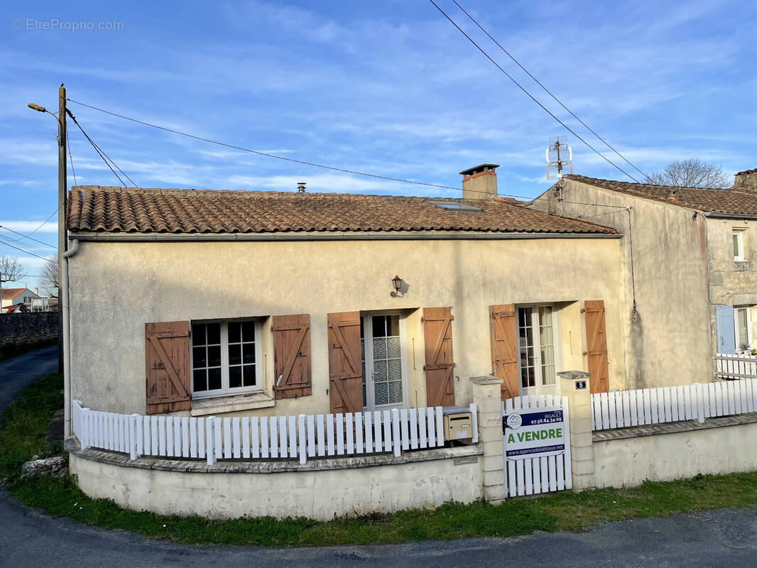 Maison à SAINT-SAVINIEN