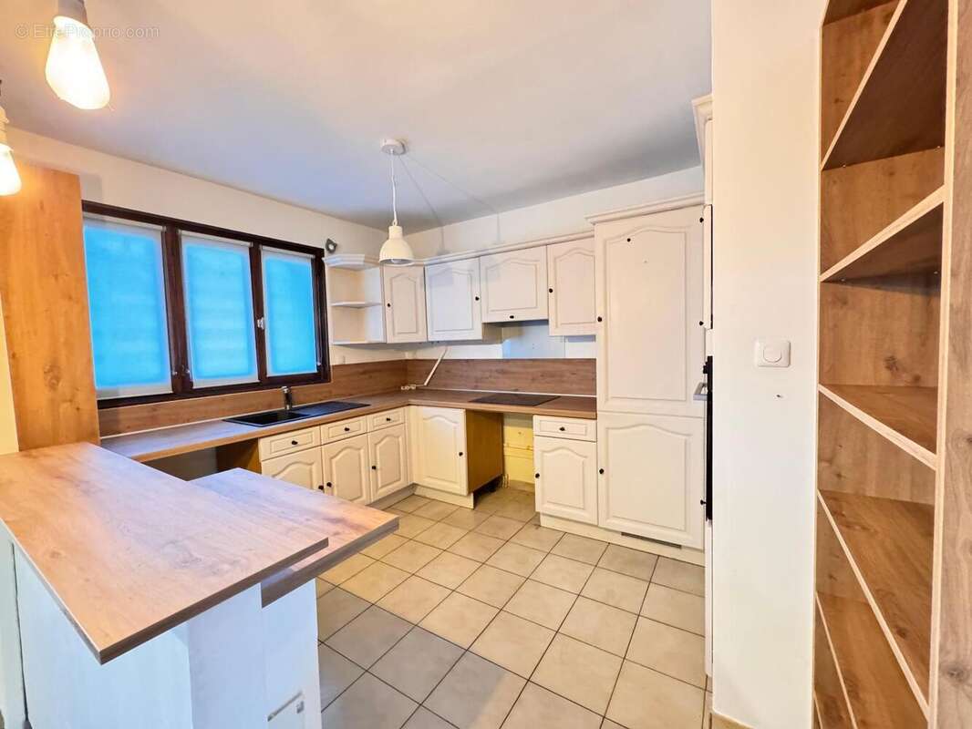   - Appartement à VILLEURBANNE