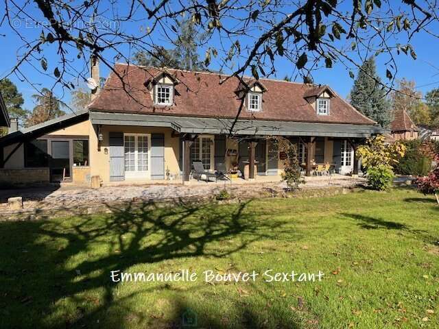 Maison en pierres, 4 chambres, 2 sde, garage, car-port, atelier, véranda, sur 4750 m2 clos. - photo 2