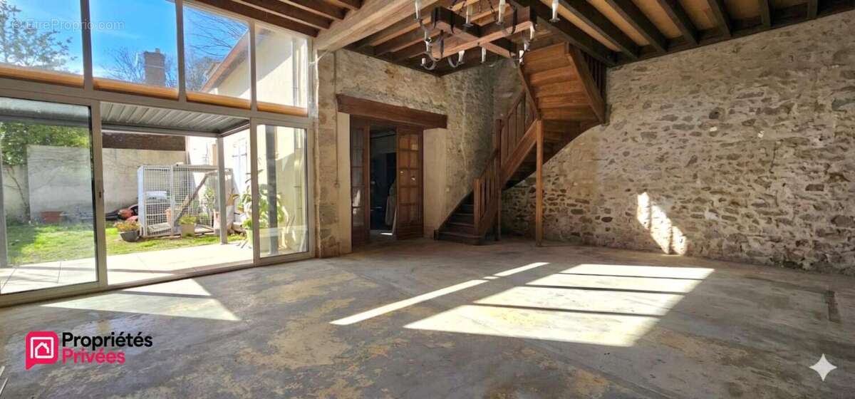 Maison à LA SELLE-SUR-LE-BIED