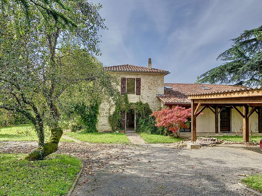 Maison à CASTERA-VERDUZAN