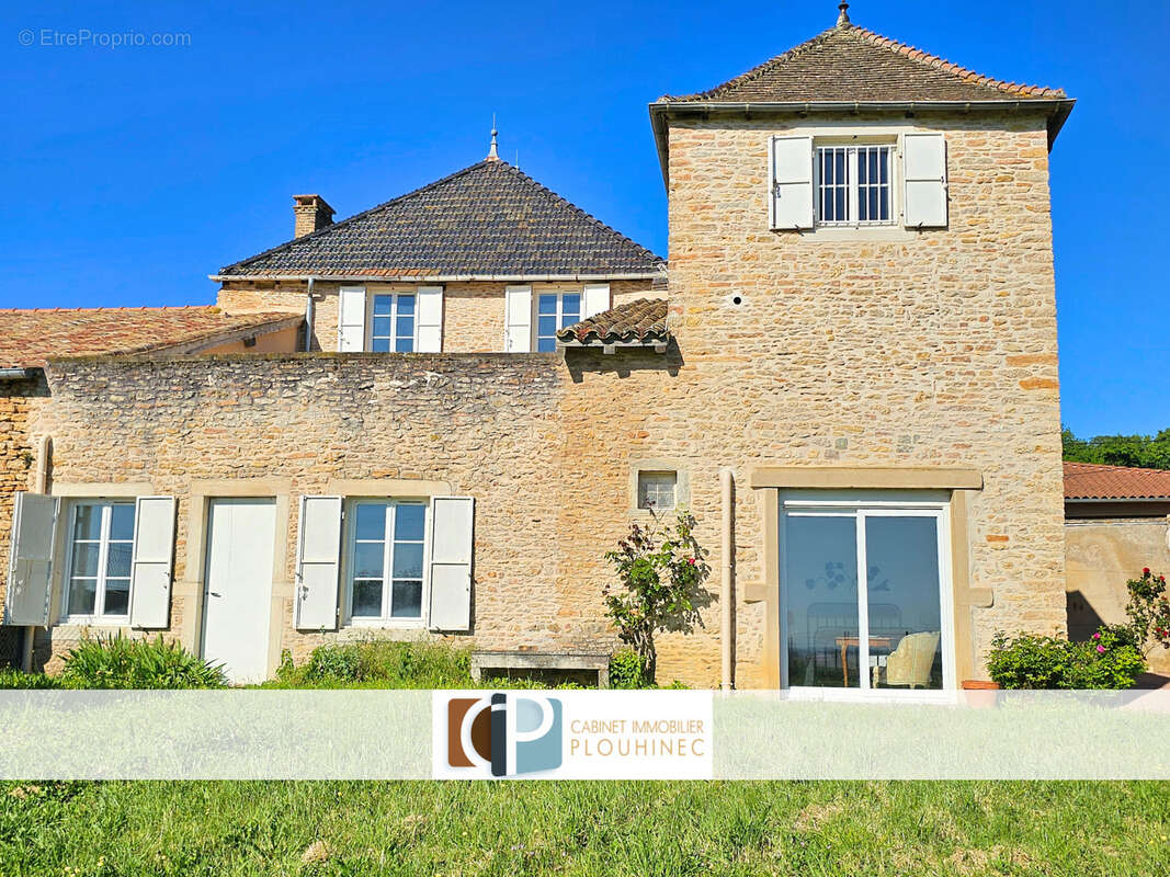 Maison à SOLUTRE-POUILLY