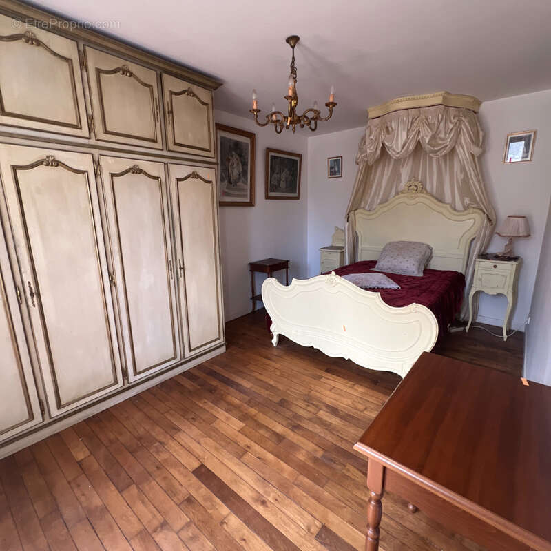 Appartement à CHATEAUNEUF-DU-FAOU