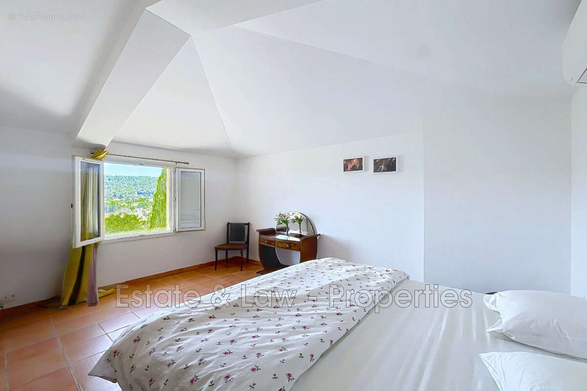Maison 126 m² à Cotignac  - photo 7