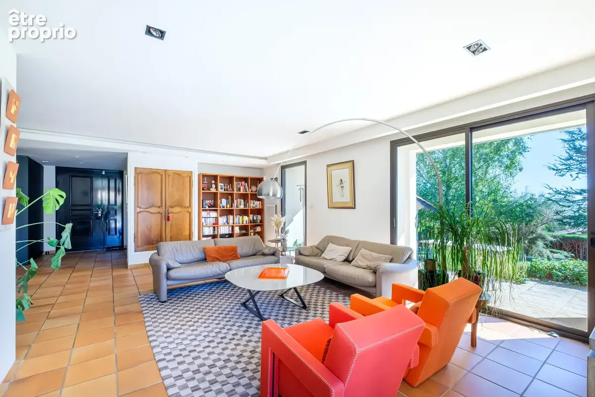 Haut de collonges - maison d architecte de 218m2 sur parc paysager de 2 620m2 avec piscine - photo 6