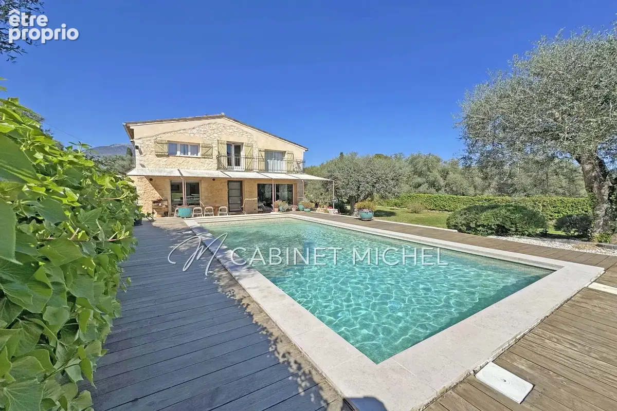 Maison 252 m² à Le Rouret  - photo 4