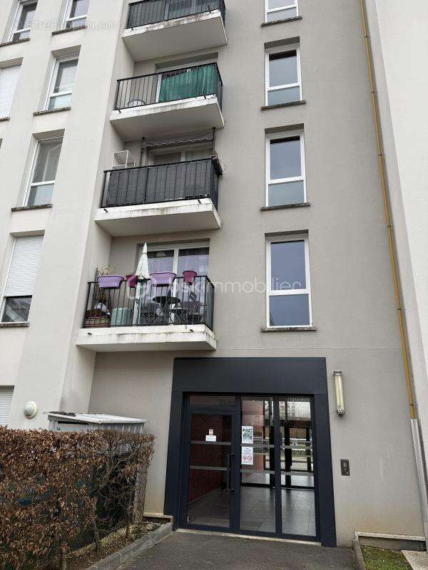 Appartement à FLEURY-MEROGIS