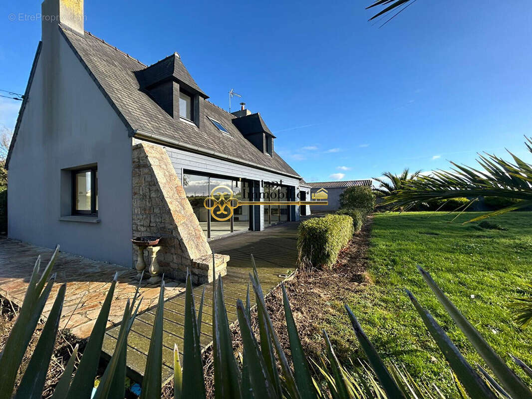 Maison à PLOUNEVEZ-LOCHRIST