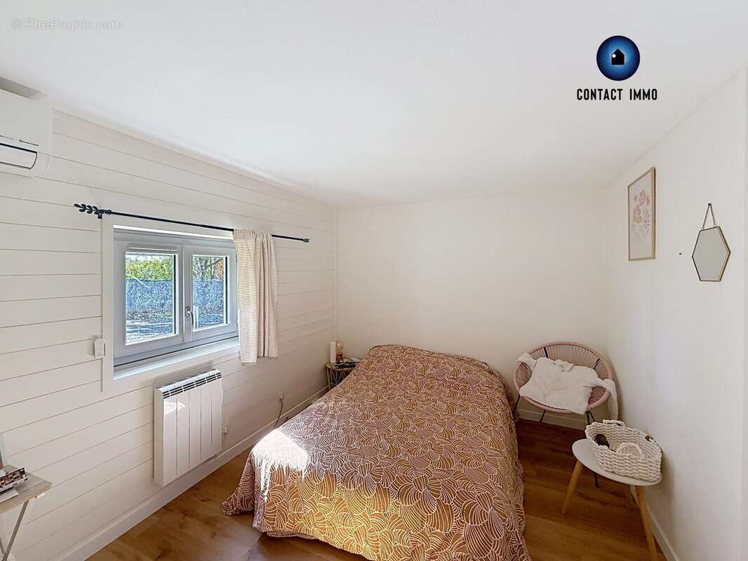 Maison 184 m² à Saint-Pantaleon-De-Larche  - photo 8