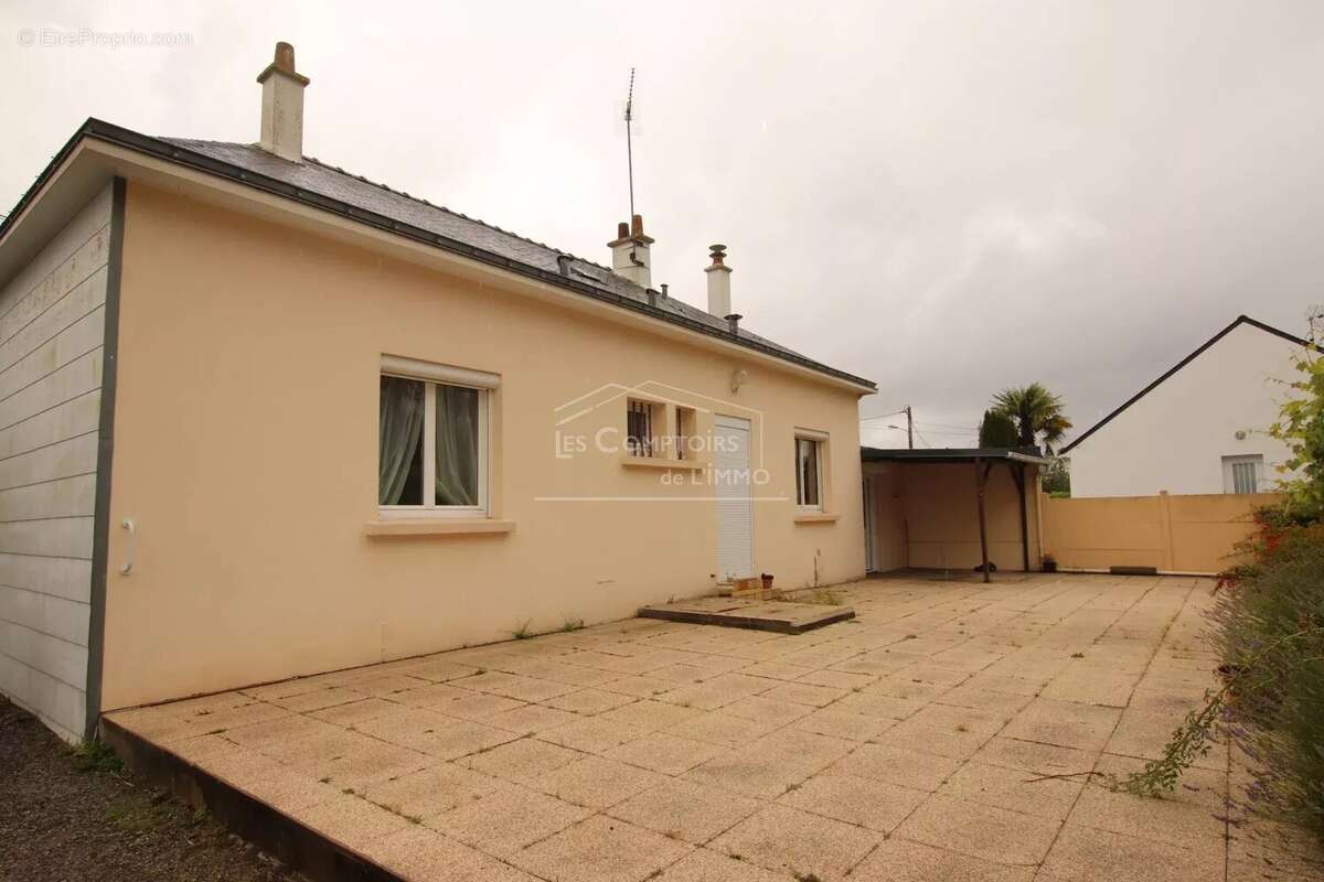 Maison à DONGES