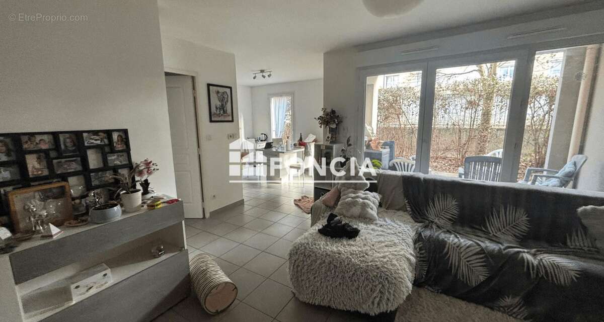 Appartement à MEYZIEU