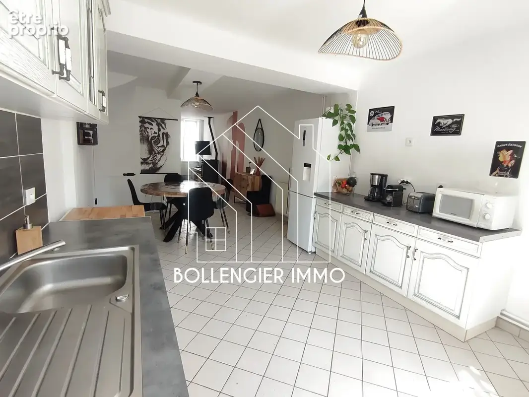 Maison dans le centre de Cassel - photo 5