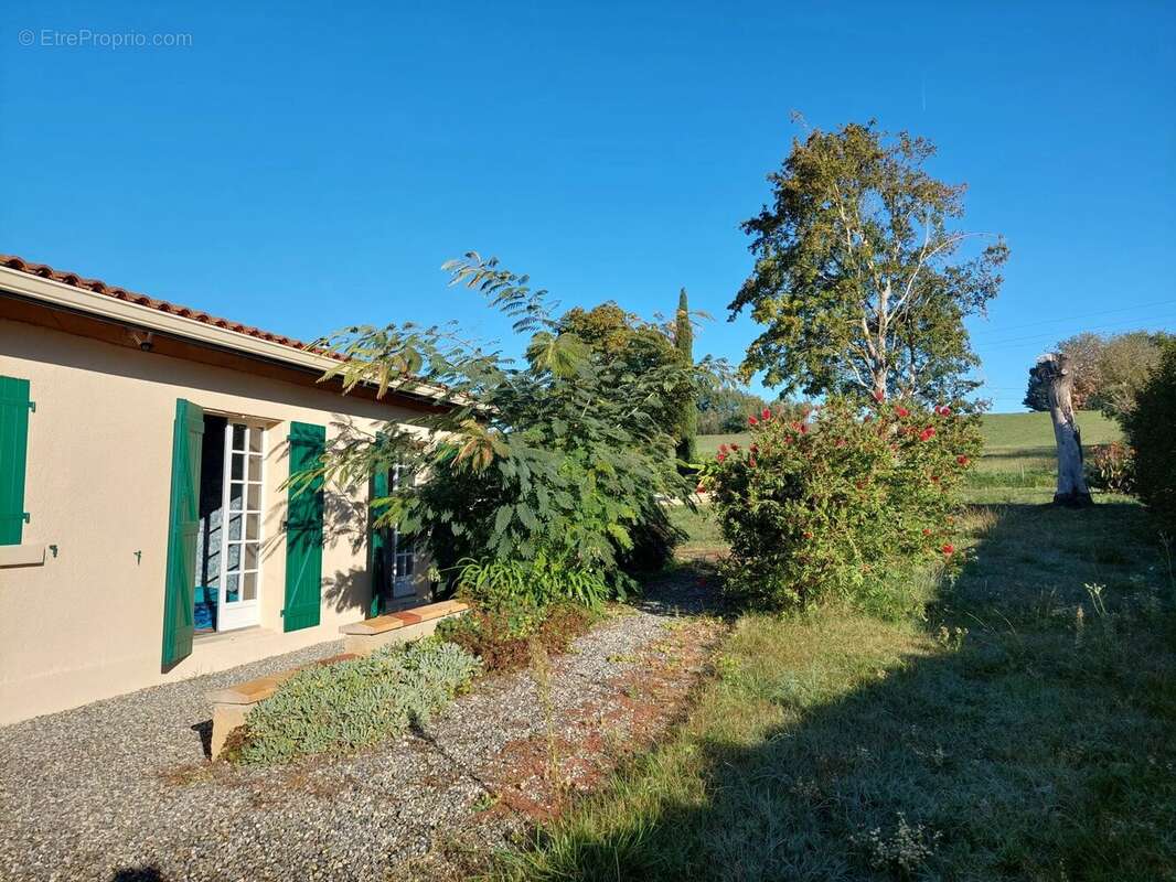 Maison à MONTBRUN-BOCAGE