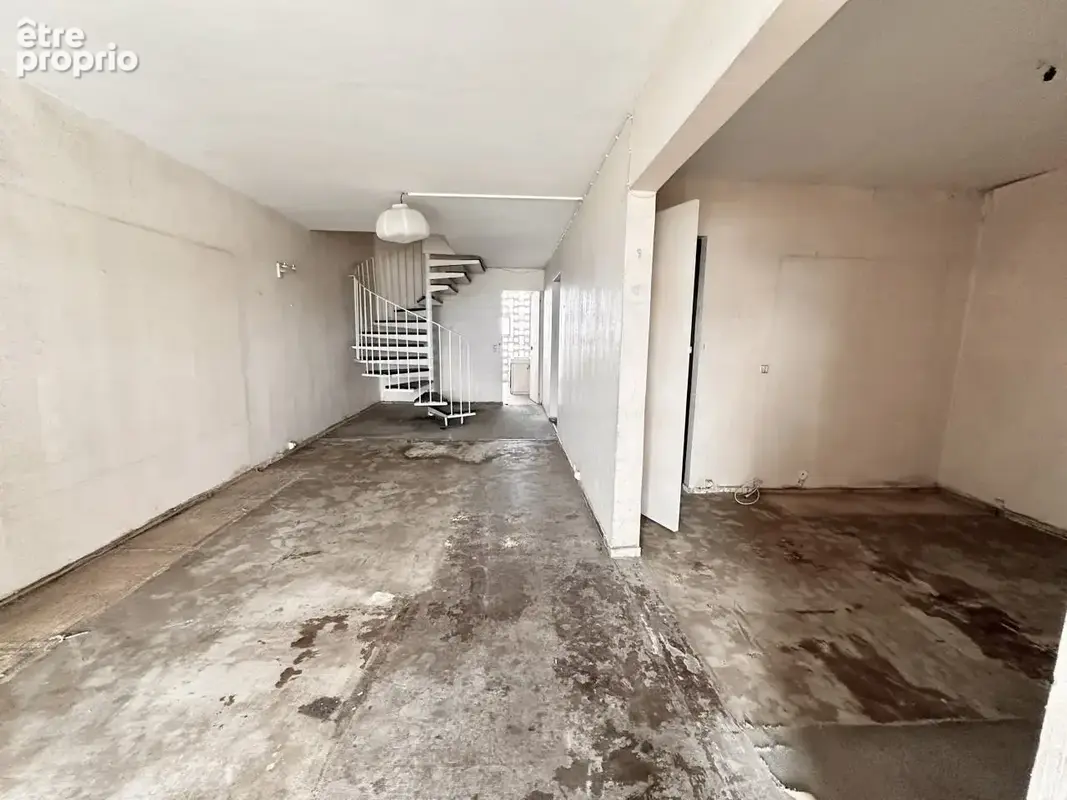 A vendre t5 duplex de 98 m2 à renover - tour anquetil 4 - les abymes - photo 4
