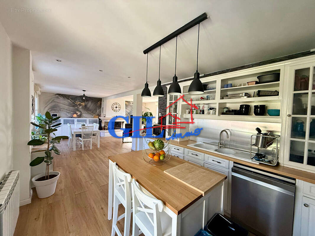 Maison à SAVIGNY-LE-TEMPLE