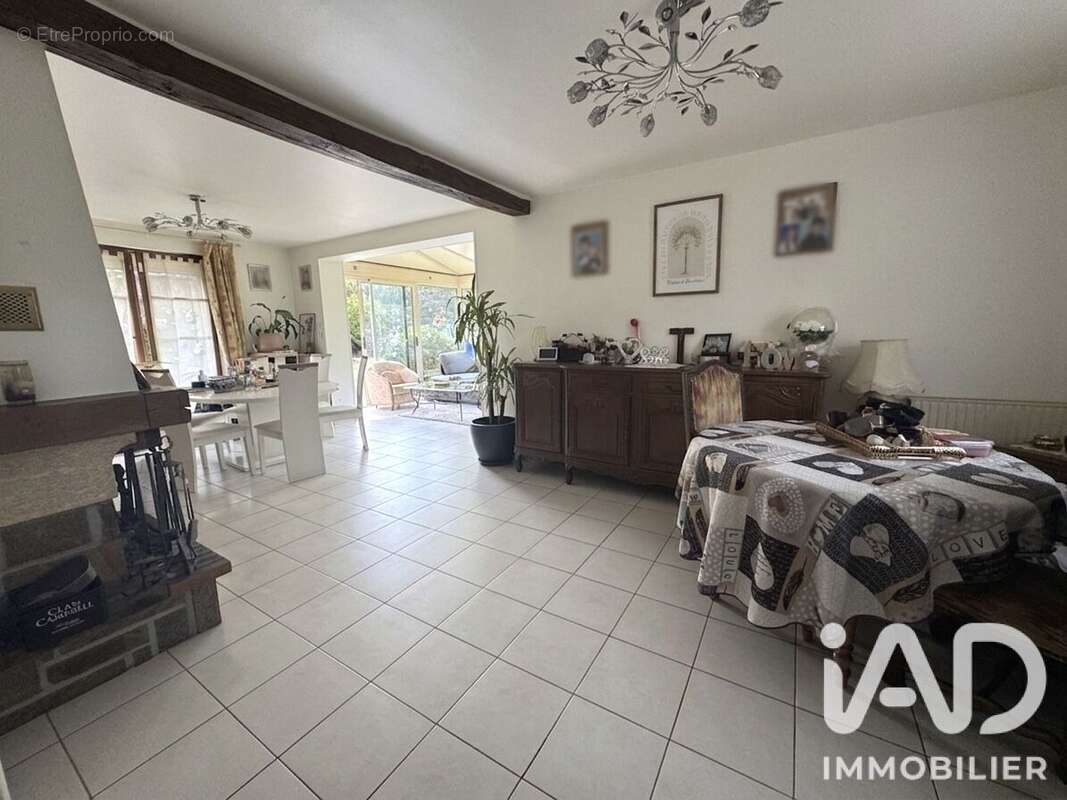 Maison 124 m² à Quincy-Voisins  - photo 5
